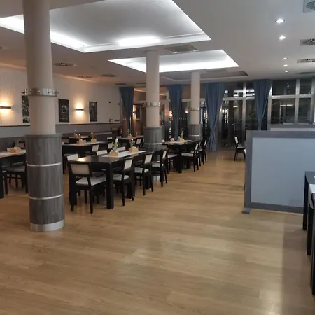 Monde Hotel