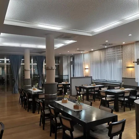 Hotel Monde