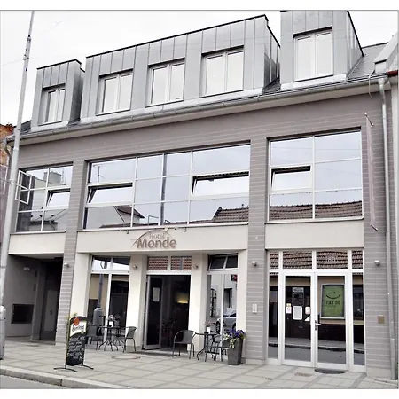 Monde Hotell
