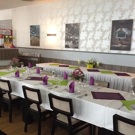 Monde מלון Uherský Brod